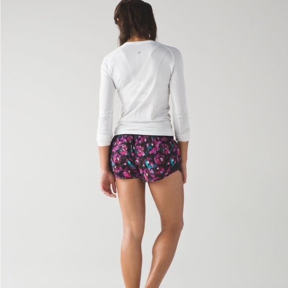Lululemon Hotty Hot Shorts Mini Midnight Bloom Black Deep Fuschia Black Size 4 - Picture 2 of 11